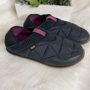 Teva Women's Black and Purple Quilted Slippers